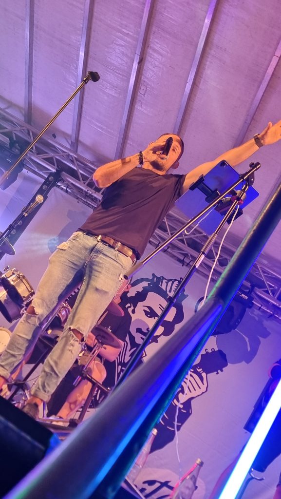 Hacki; Live; Partyband; Coverband; Kanal im Feuerzauber; Berching;
Herrschaftszeiten; Partyband; Coverband; Stimmungsband; Hochzeitsband; Feiern; Altmühltal