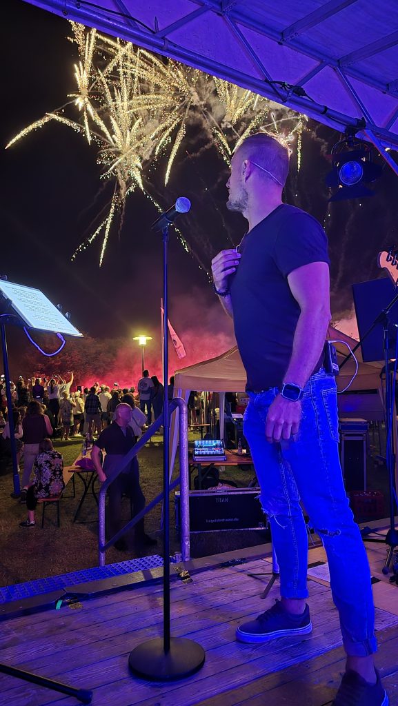 Hacki; Live; Partyband; Coverband; Kanal im Feuerzauber; Berching; Herrschaftszeiten; Partyband; Coverband; Stimmungsband; Hochzeitsband; Feiern; Altmühltal